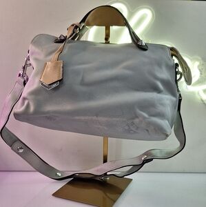 Gray Satchel with Smooth Material and Versatile Straps